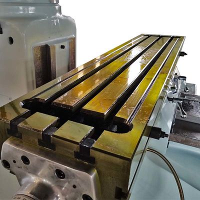 R8 NT30 NT40 Pionowa frezarka rewolwerowa 1270x254mm Rozmiar stołu roboczego